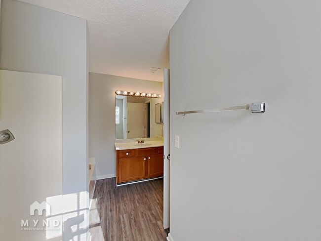 Building Photo - 5486 Fox Valley Ln