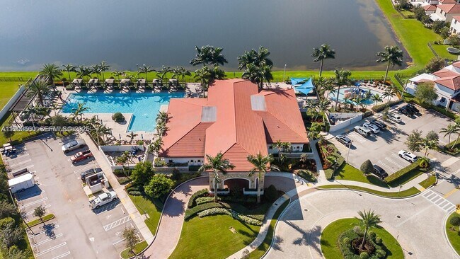 Building Photo - 10537 W 32nd Ln