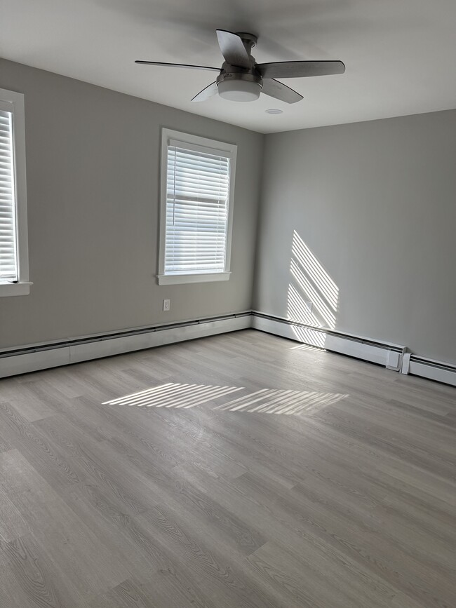 Building Photo - Tose St