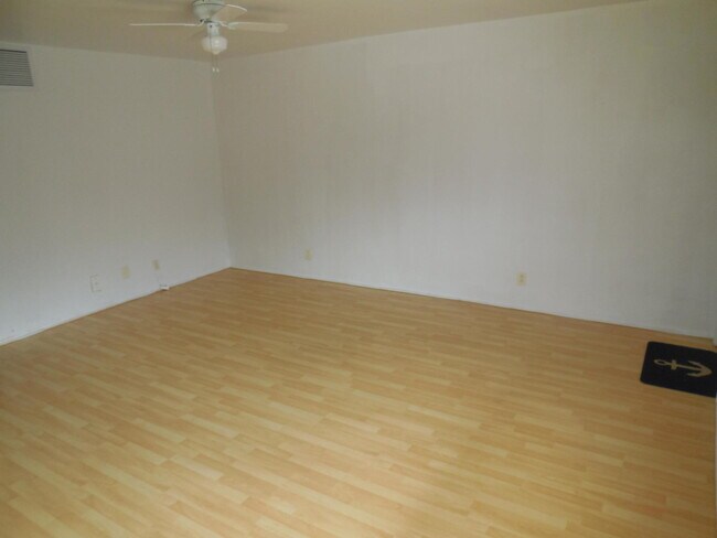 Building Photo - 2180 Lake Osborne Dr
