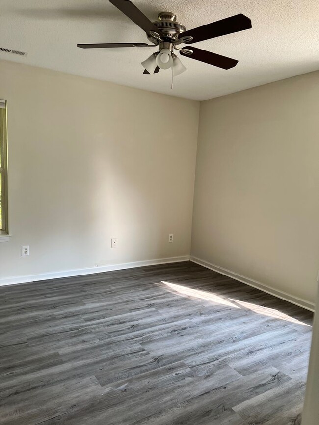 Building Photo - 3 Bedroom 2 Bath House on Solera Available...