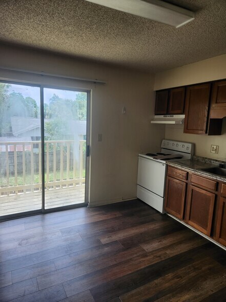 Building Photo - 696 S 72nd Ave