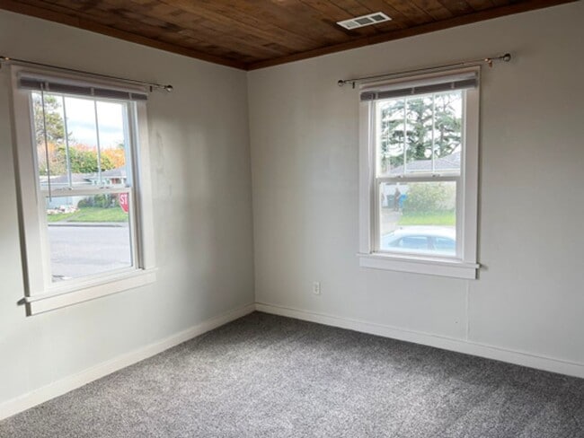 Building Photo - Charming 2-Bedroom Home with Character & Spacious Yard