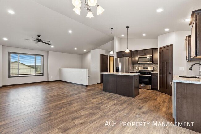 Building Photo - 840 Jones Dr