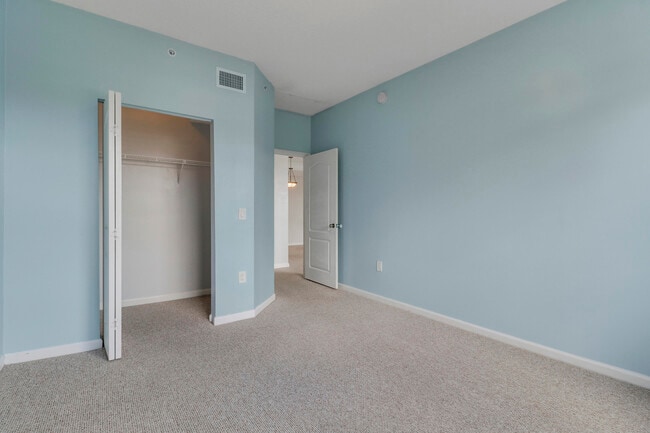 Building Photo - 4302 Myrtlewood Cir W