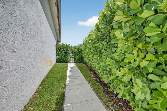 Building Photo - 16892 Strasbourg Ln