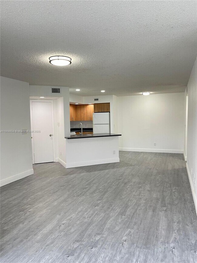 Building Photo - 12400 Vista Isles Dr