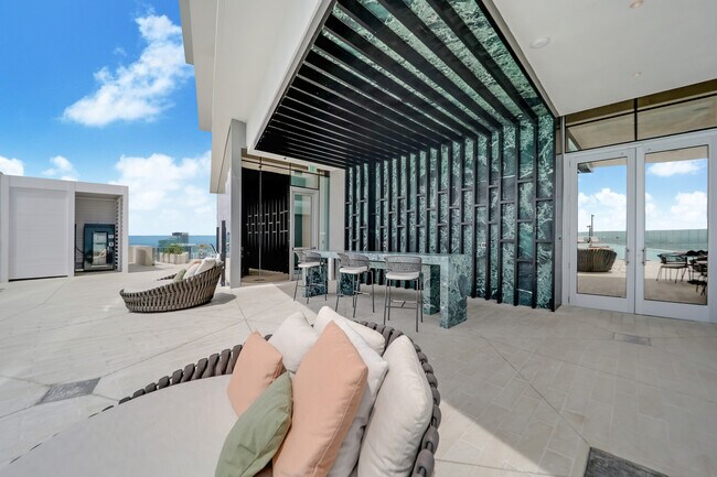 Building Photo - 300 Biscayne Blvd Way