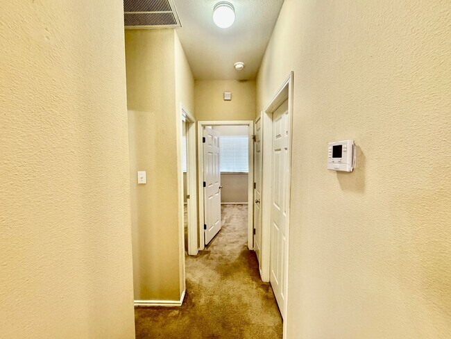 Building Photo - 3 Bedroom, 2 Bathroom ~Steubing Ranch