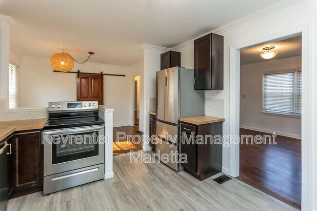 Building Photo - 540 Church Rd SE