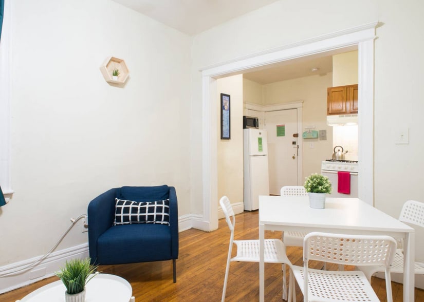 Building Photo - 52 Queensberry St