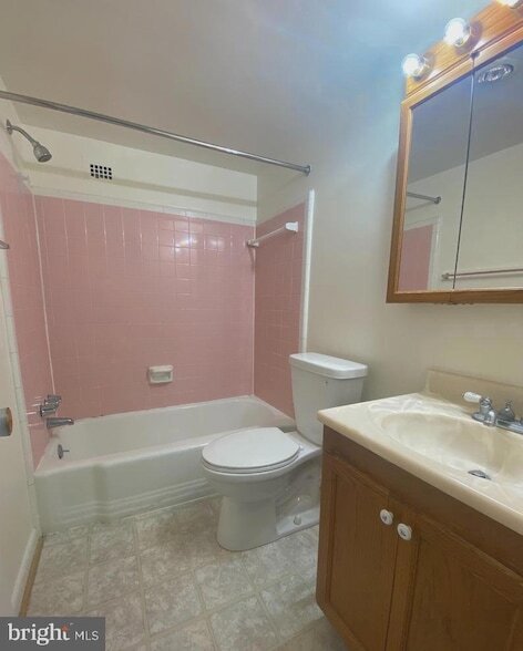 Building Photo - 5565 Columbia Pike