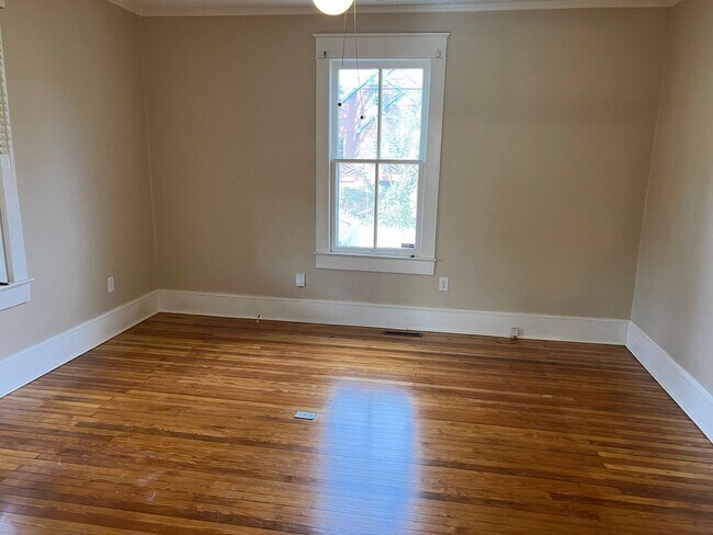 Building Photo - Downtown Statesville - 4 BR / 2 BA