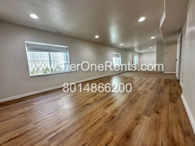 Building Photo - This property offers a NO DEPOSIT option available for qualified renters!