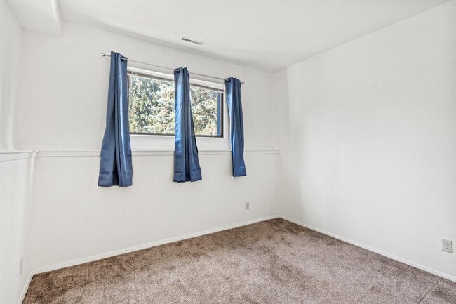 Building Photo - 1302 N Gammon Rd