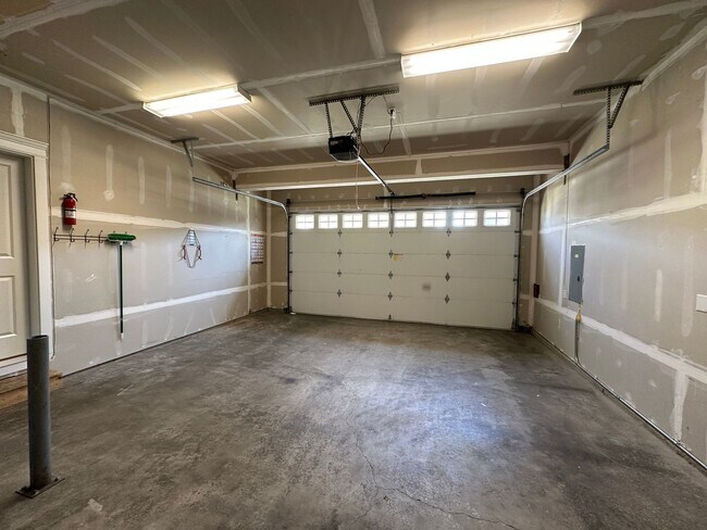 Building Photo - 4219 Cashmere Dr NE