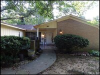 Building Photo - 5615 Carlyle Dr