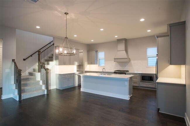 Building Photo - 3018 Sunridge Dr