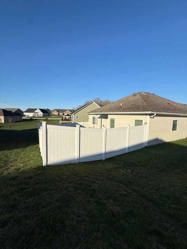 Building Photo - 128 Aiden Ln