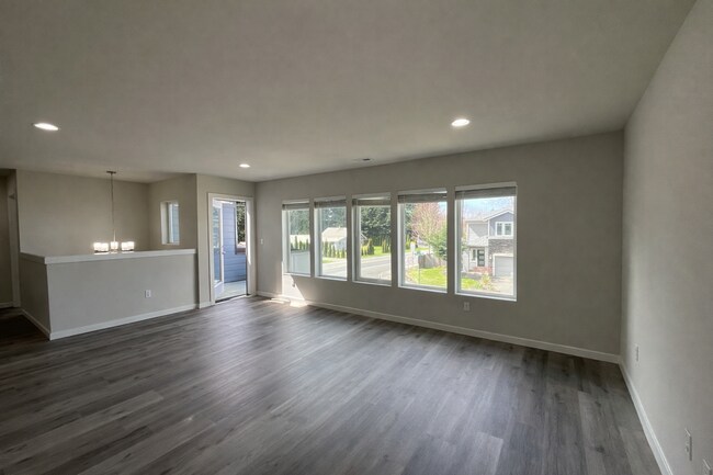 Building Photo - Spacious 4-Bedroom Home with Balcony and Fenced Yard in Marysville