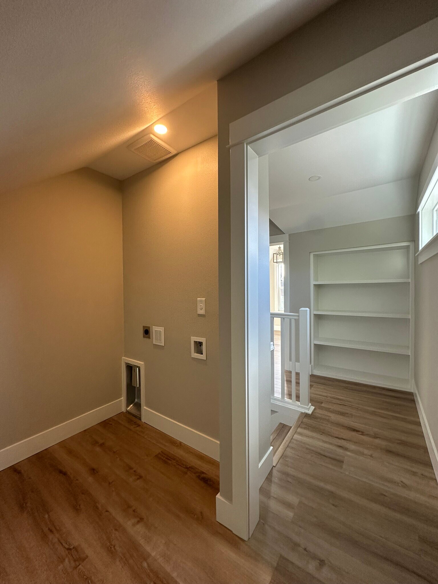 Building Photo - 5325 NE Flanders St