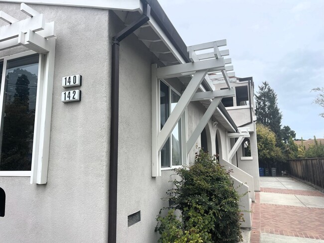 Building Photo - Spacious 3-Bedroom, 2-Bath Home in the Hea...