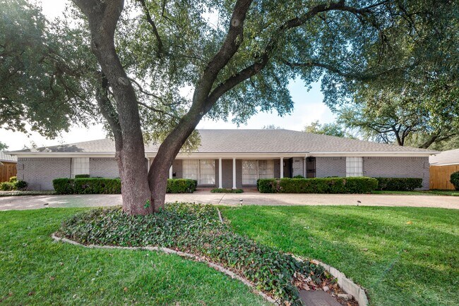 Building Photo - Overton Park Duplex!