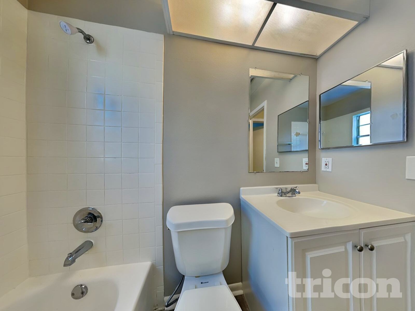 Building Photo - 309 Regal Park Dr