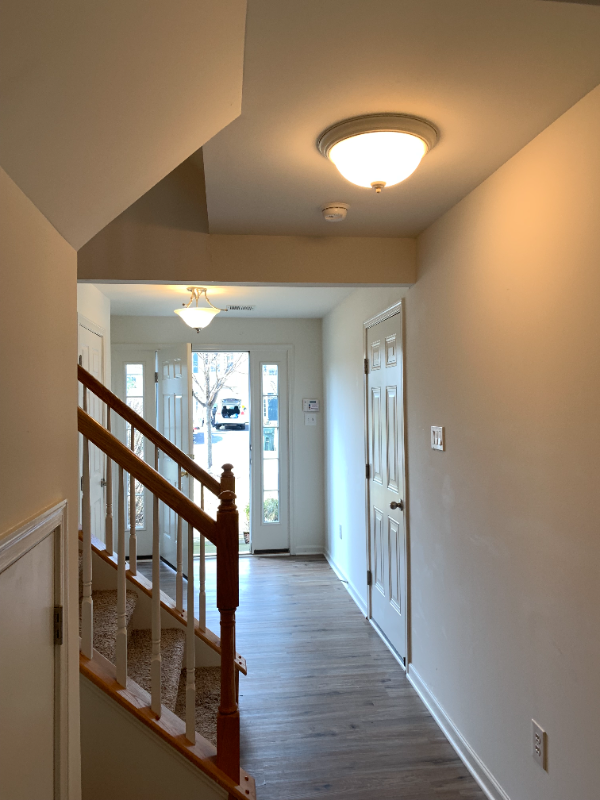 Building Photo - 1082 Sparrow Way