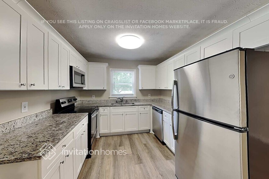 Building Photo - 921 Walnut Cir SW