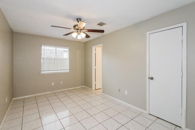 Building Photo - 8815 Roaring Point Dr