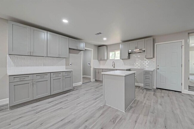 Building Photo - 9830 Degas Ln