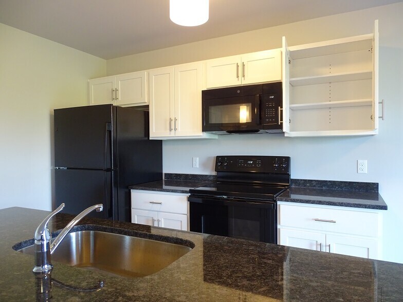 Building Photo - 6 Cobblestone Ct