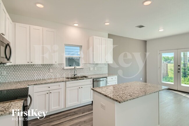 Building Photo - 7360 Parkside Pl Dr