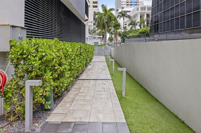 Building Photo - 1080 Brickell Ave