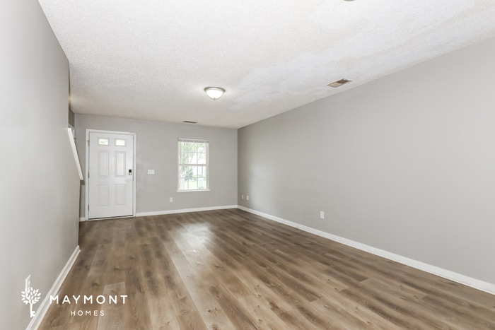 Building Photo - 313 Denman Loop