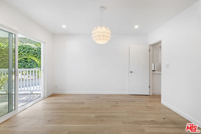 Building Photo - 3101 Beachwood Dr