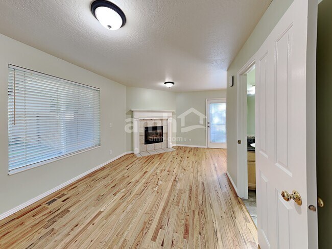 Building Photo - 3417 S Spruce View Ln