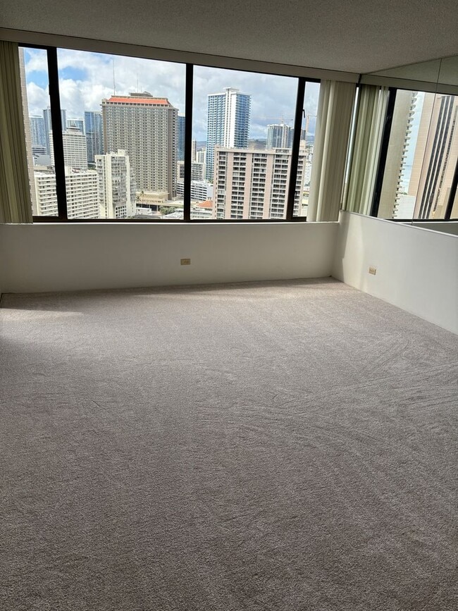 Building Photo - Chateau Waikiki - 1/1/1 - $2,700- Includes...