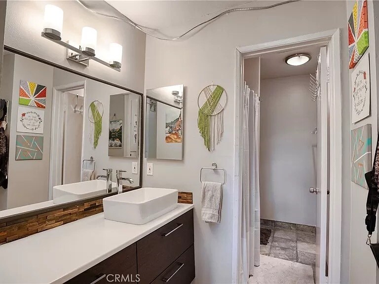 Building Photo - 5460 White Oak Ave