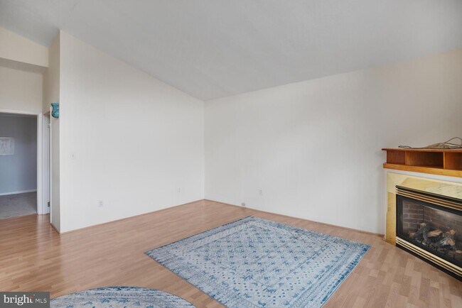 Building Photo - 9 Admiral Dr