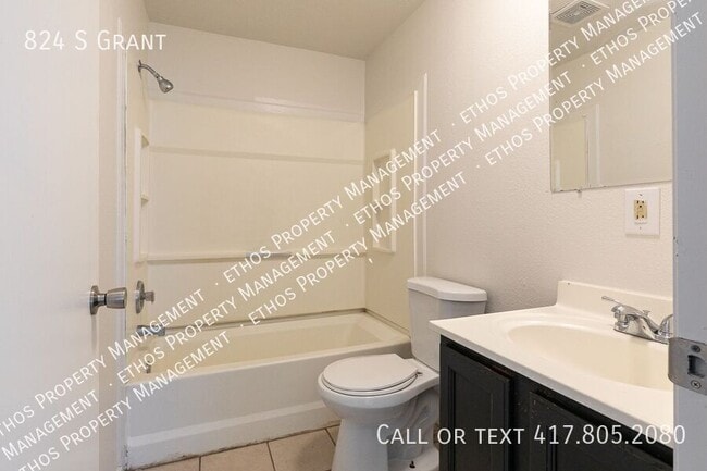 Building Photo - 824 S Grant-