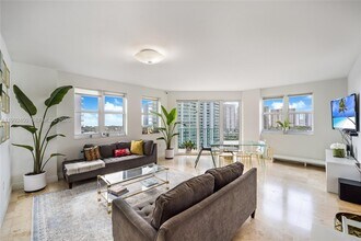 Building Photo - 20000 E Country Club Dr