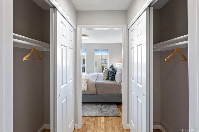 Building Photo - 999 Wisconsin St