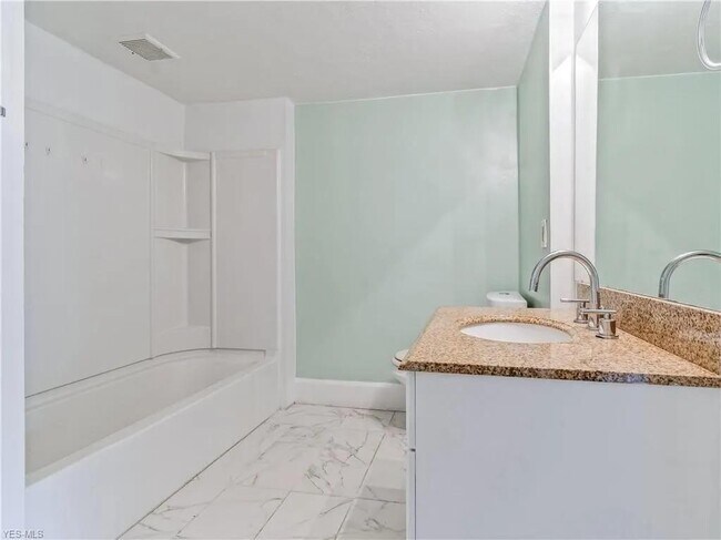 Building Photo - 47 E Mapledale Ave