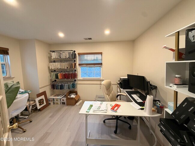 Building Photo - 137 Pierce Dr