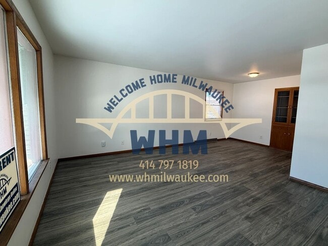 Building Photo - 8526 W Appleton Ave