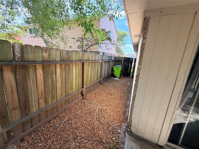 Building Photo - 1367 Gentle Bend Dr