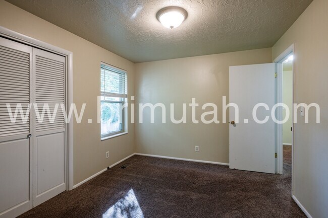 Building Photo - 3564 E 7800 S