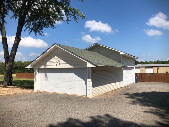 Building Photo - 2374 Heber Springs Rd W